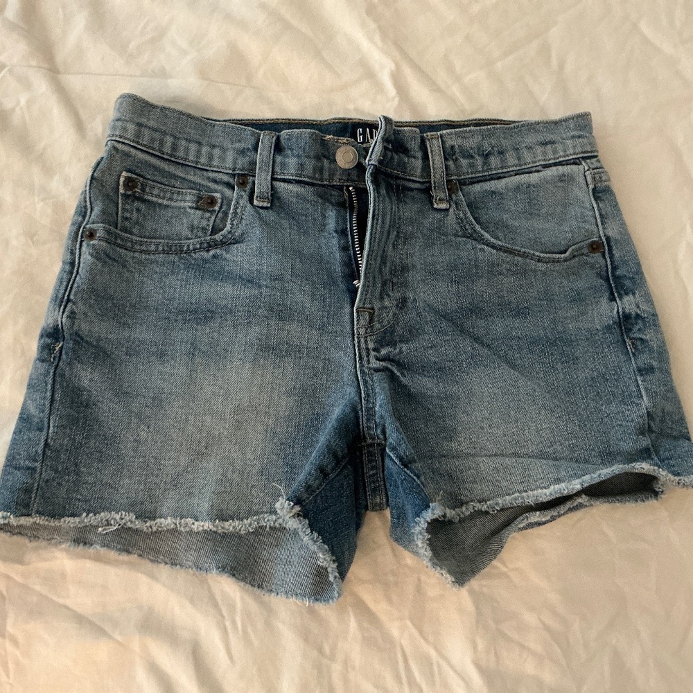 Gap Women’s Denim Cut off Jeans size 26